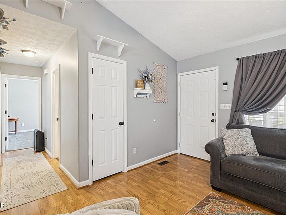 4th image of 228 Summerset Way
