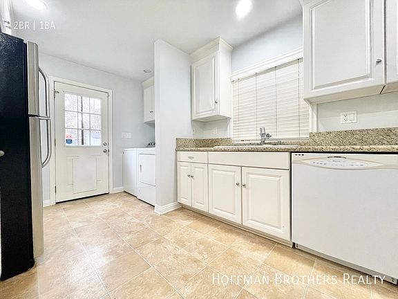 3rd image of 806 N Las Palmas Ave