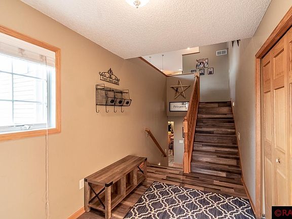 2nd image of 300 E Woodridge Dr