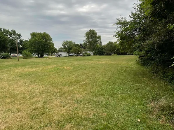 20095 Sarah St, South Bend, IN 46637