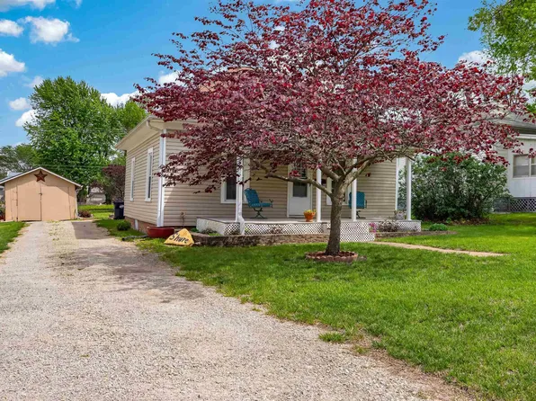 604 Vermont Ave, Holton, KS 66436