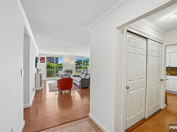 3rd image of 1055 River Rd APT 312