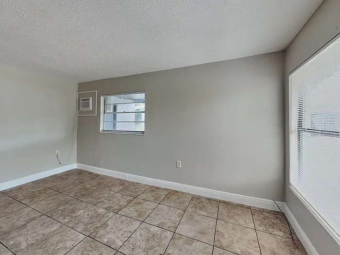 4333 Cynthia St — Photo 5