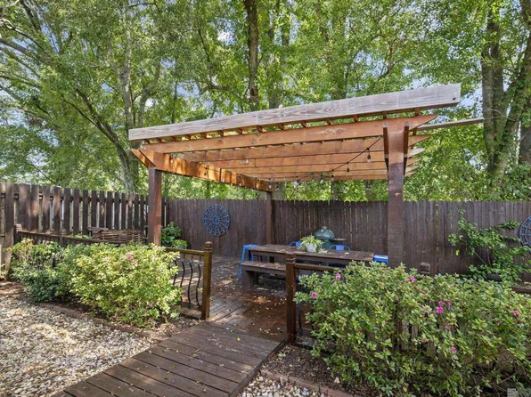 12494 Chartres Dr, Gonzales, LA 70737