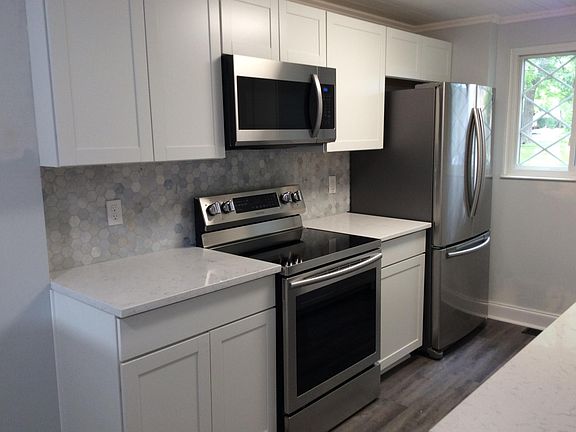 5th image of 7646 Berkshire Ct #323