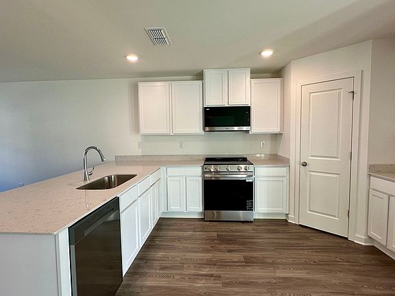 5th image of 233 Golden Raintree Dr