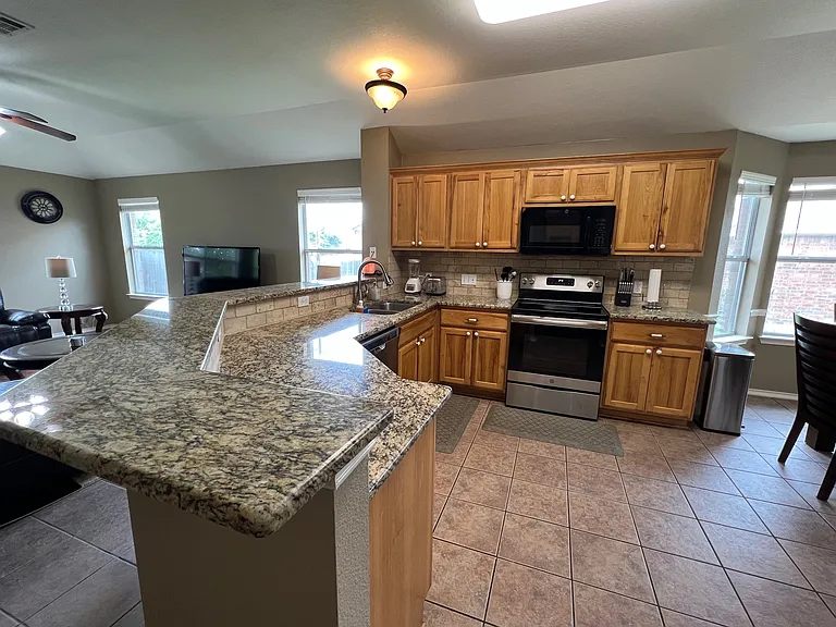 Kitchen and breakfast area