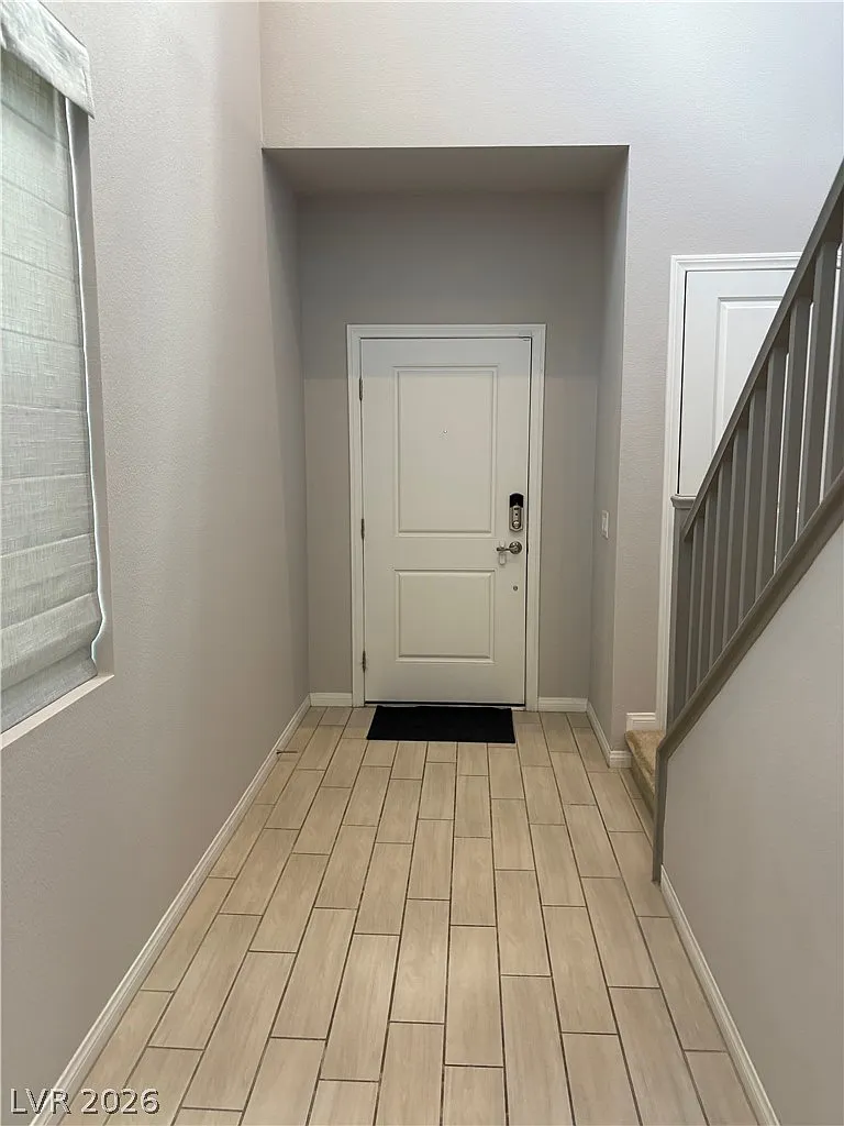 3 bed, 2.5 bath, 2051 sqft, $2,300 — Photo 3