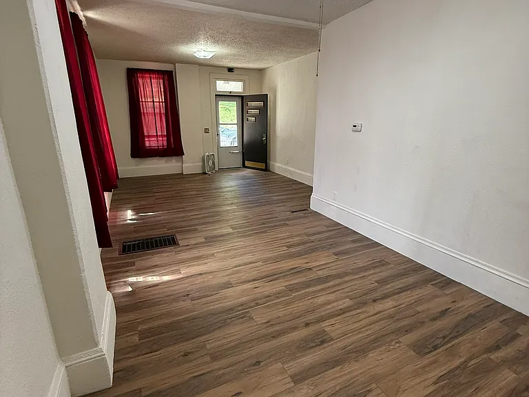 1006 Walnut St #1 — Photo 3