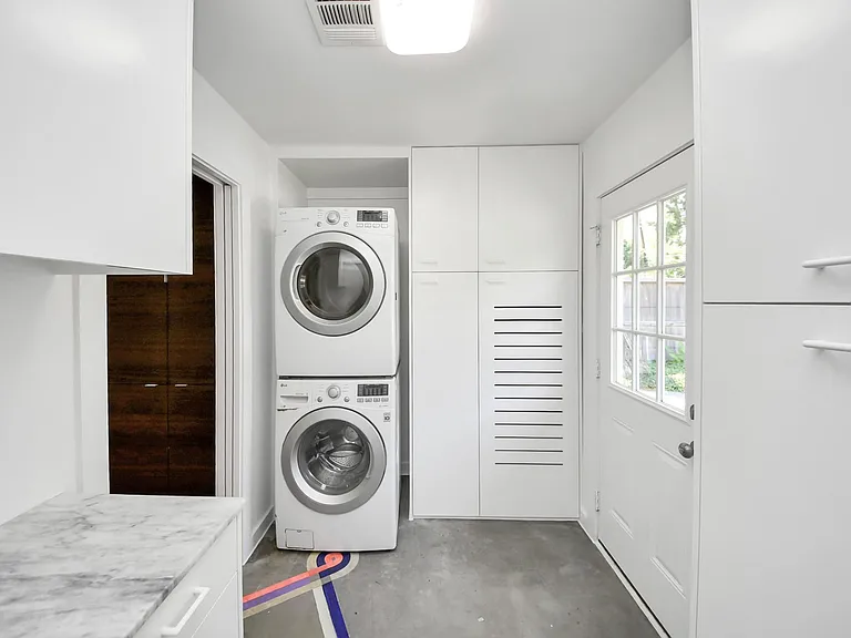 7610 Highmeadow Dr — Photo 32