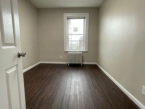 4th image of 9 Bentley Ave #16A
