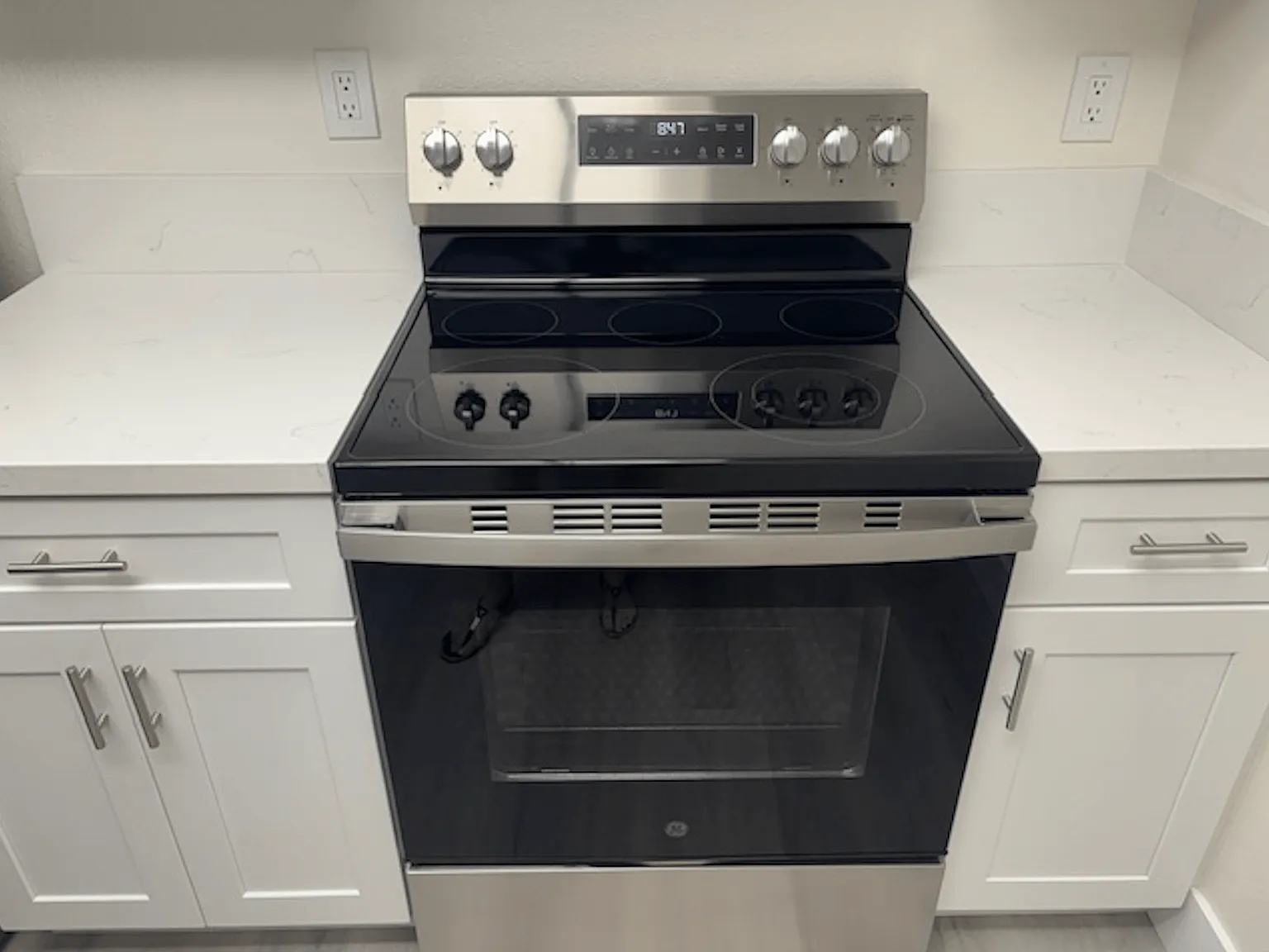 Casa Pacifica Senior Apartment Homes — Photo 4