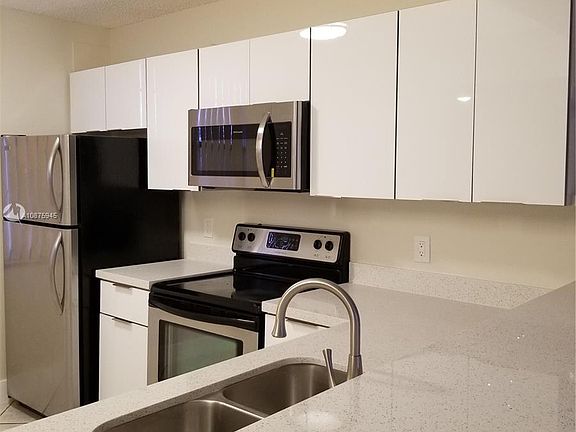 3rd image of 1721 Whitehall Dr APT 402