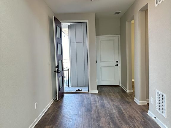 2nd image of 5816 Presidio Pkwy