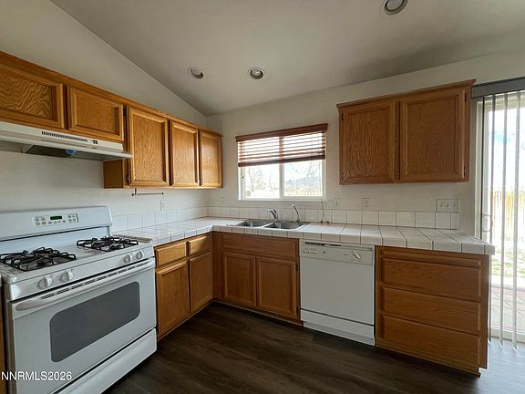 5th image of 298 Emigrant Way