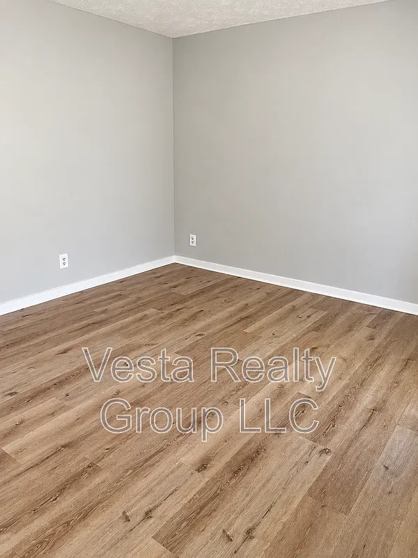 3 bed, 1.5 bath, 1872 sqft, $1,795 — Photo 2
