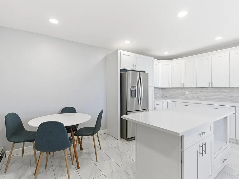 336 W Palisade Ave — Photo 9