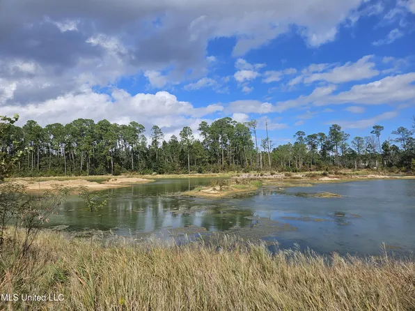 4343 Pacific St, Bay Saint Louis, MS 39520