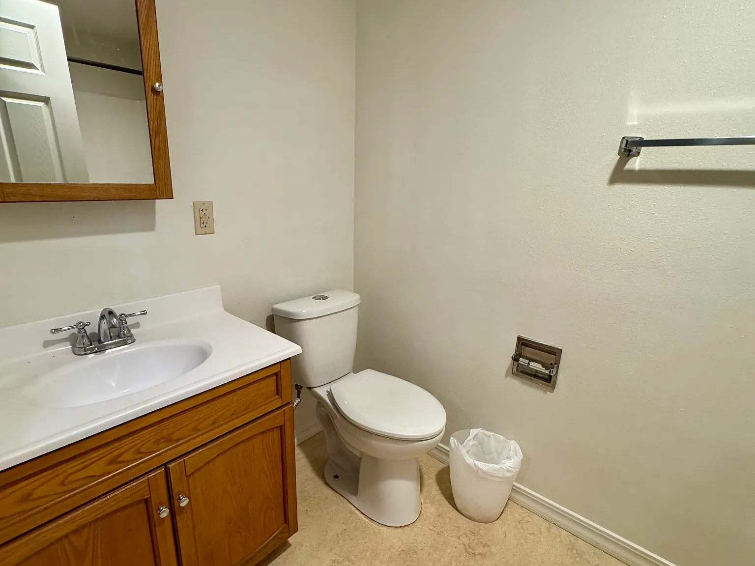 5 bed, 1700 sqft, $2,800 — Photo 4