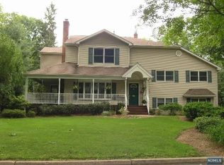 560 Thurnau Dr, River Vale, NJ 07675