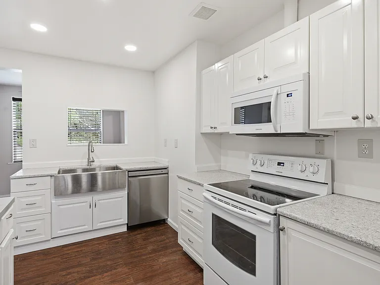 7606 Williamson Creek Dr — Photo 16