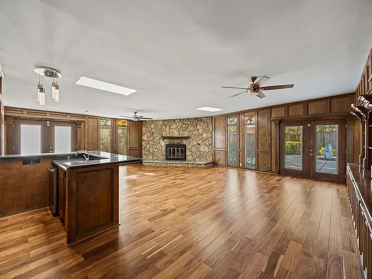 10310 Mayfield Rd — Photo 17
