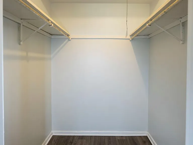 Tomlinson Court Apartments — Photo 10