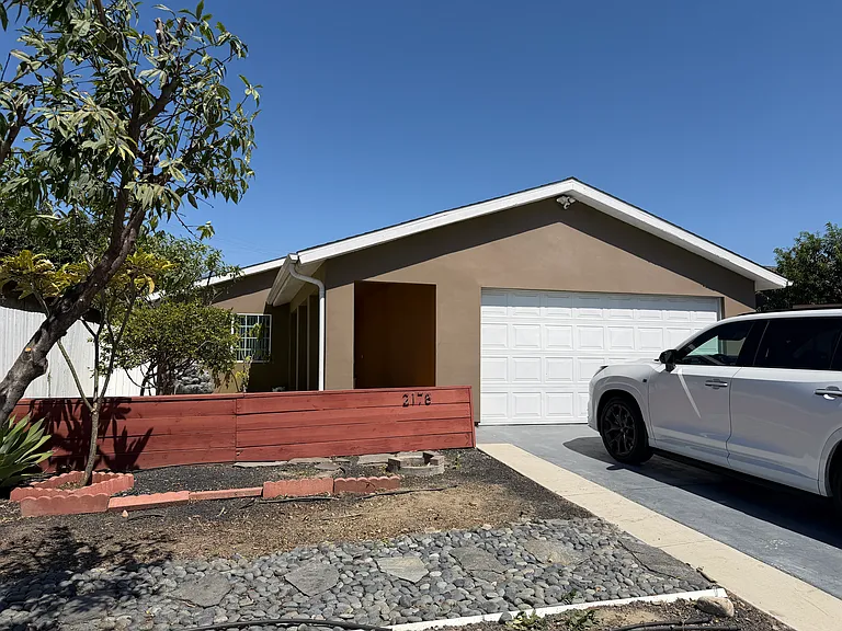 Peck Rd — Photo 1