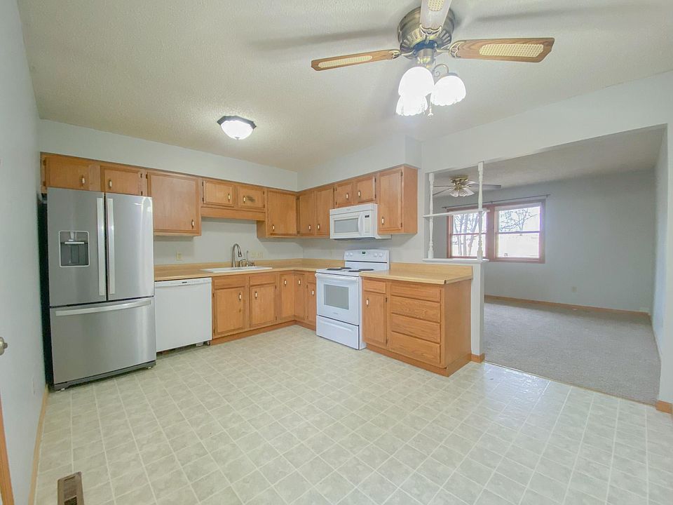 301 1/2 Walnut St, Wamego, KS 66547 | Zillow