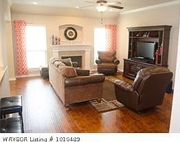 2nd image of 3045 Miramar Dr