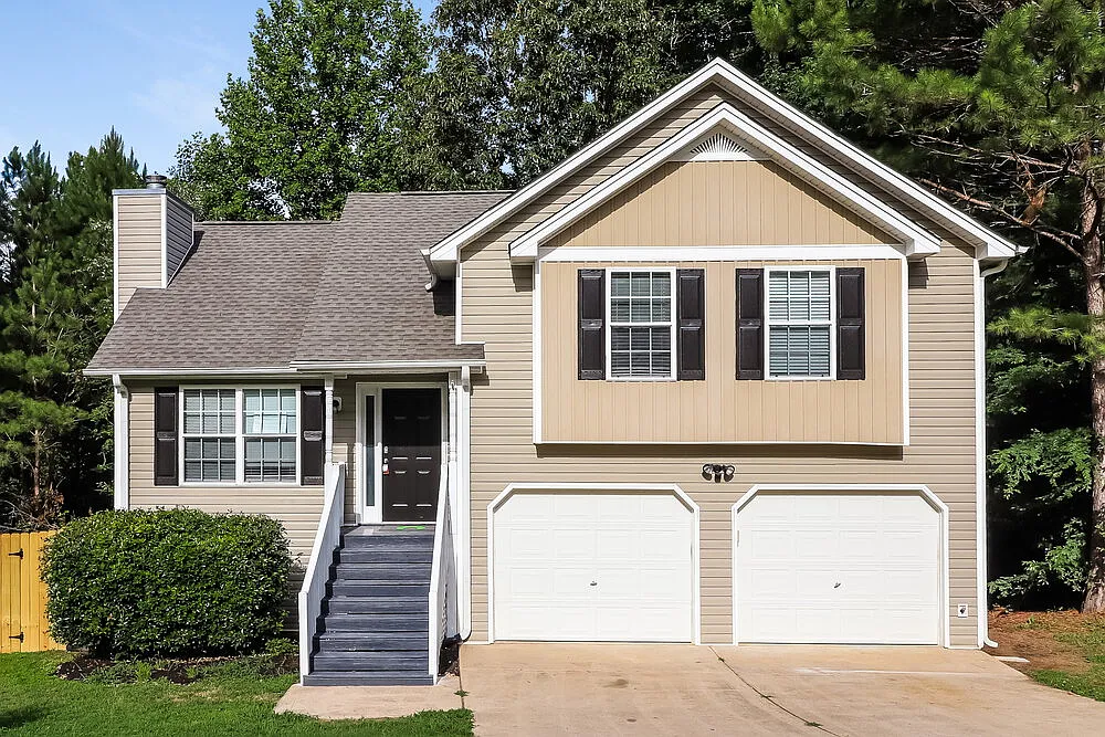 3 bed, 2.0 bath, 1250 sqft, $1,820 — Photo 1
