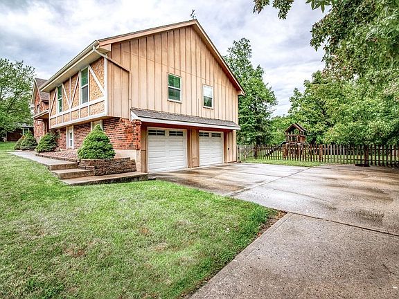 4th image of 2909 S Trenchard Dr