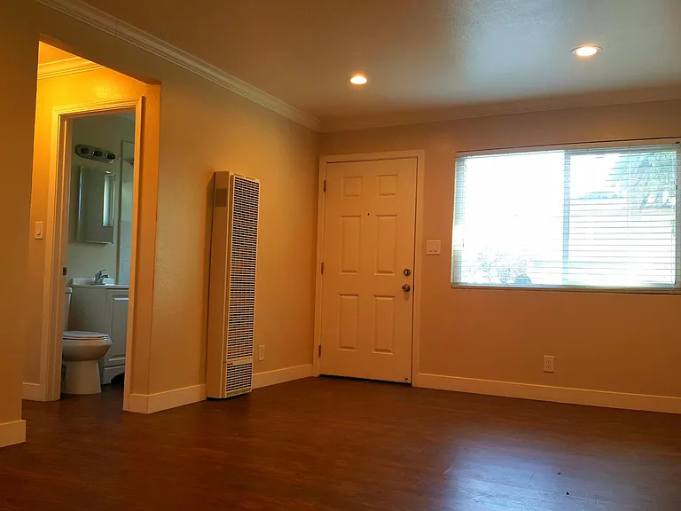 602 Hopkins Ave #602 — Photo 3