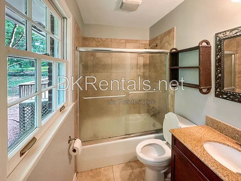 1580 Bainbridge Ln — Photo 17