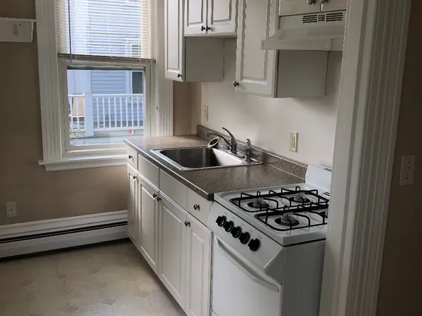 13 Thorndike St APT 2, Beverly, MA 01915