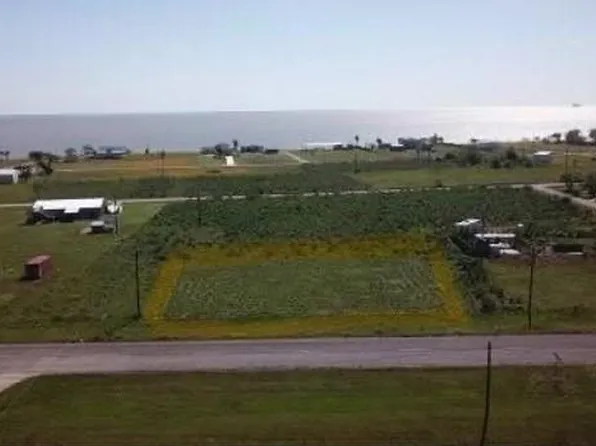 631 Washington Ave, Port Lavaca, TX 77979