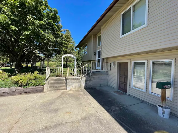 8593 S Clare Ave, Clare, MI 48617