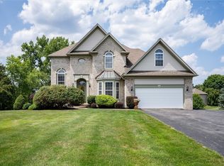 11 Anthony Cir, Webster, NY 14580