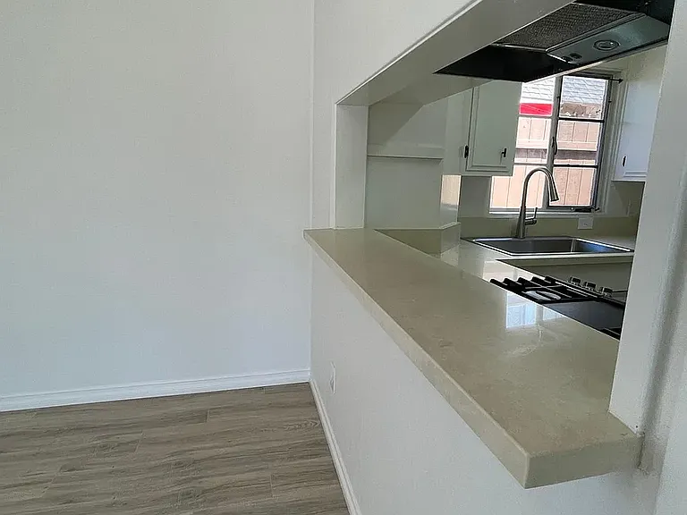 3028 Poe St — Photo 7
