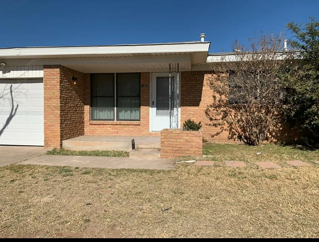 3 bed, 2.0 bath, 1458 sqft, $1,800 — Photo 1