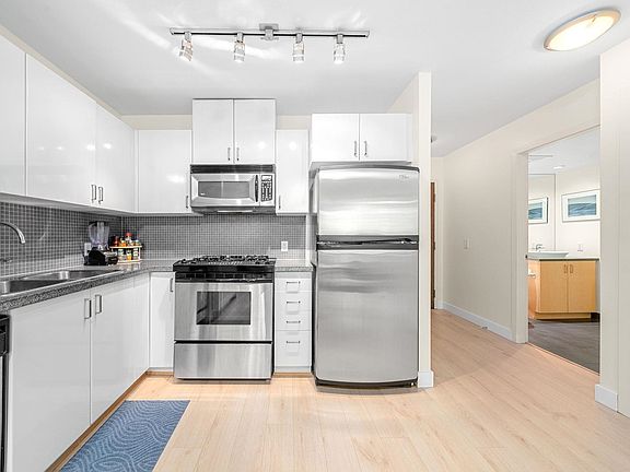 5th image of 175 W 1st St #305