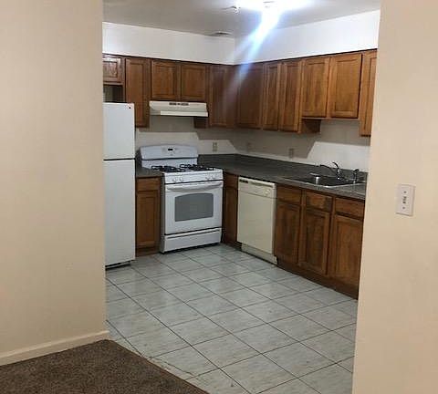 3rd image of 120 Dickerson St #1