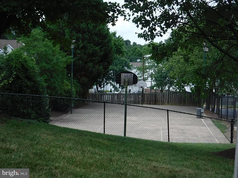 200 Dover Pl #201 — Photo 18
