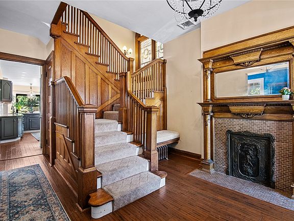 4th image of 414 Whitney Ave