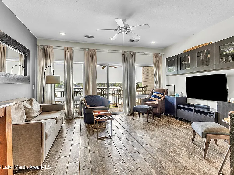 100 Harbor Pl #303 — Photo 12