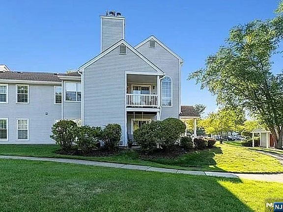 2nd image of 116 Harvest Lane Lincoln Park