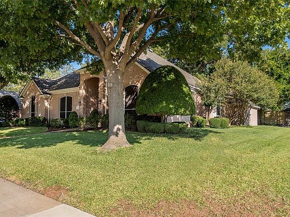 3rd image of 2301 Hillside Dr