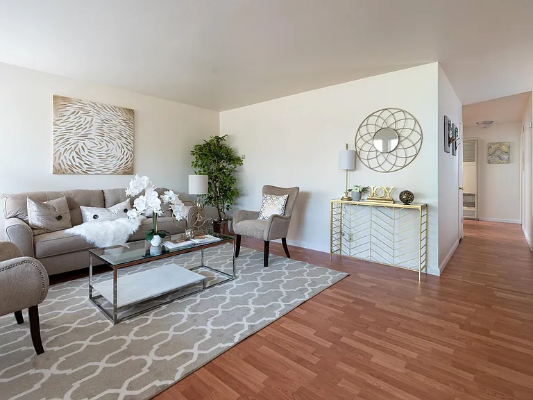 Park Villa Apartments — Photo 48