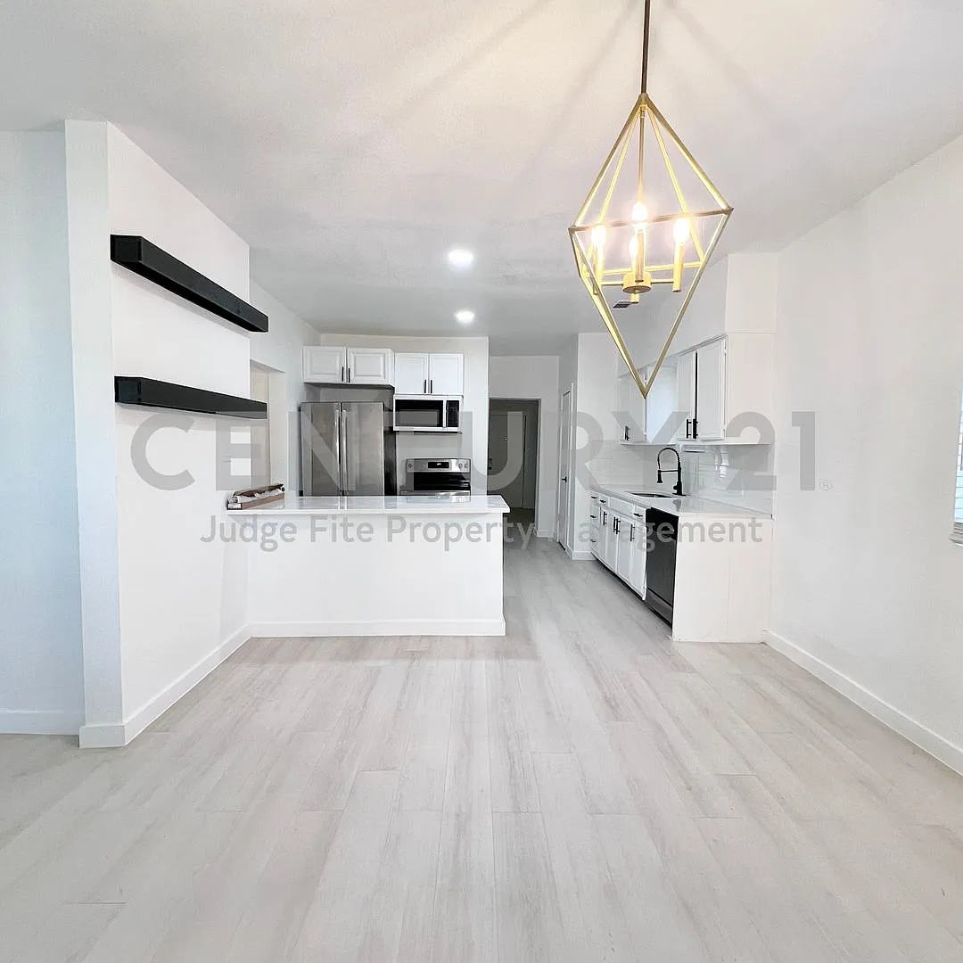 Originally Built in 1925, This Charming Vintage 4/2 Offers a Warm and Inviting Place to Call Home! — Photo 4