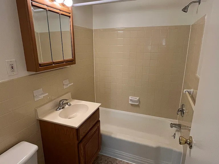 330 William St #B — Photo 15